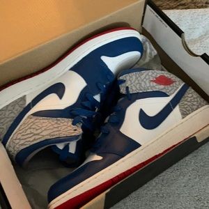 Nike Air Jordan 1 MID